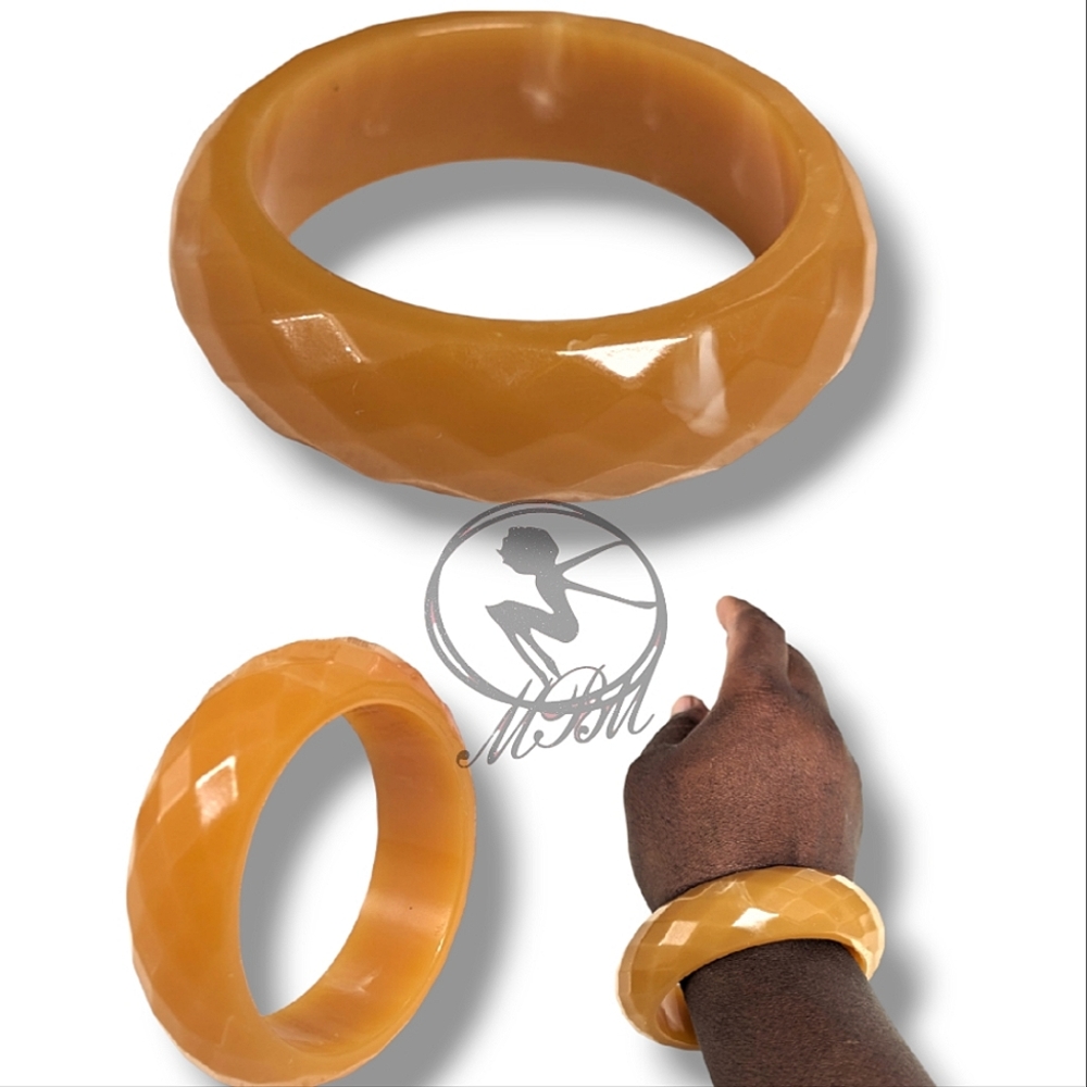 💞Large Vintage Bakelite Light Butterscotch Tan Bangle
